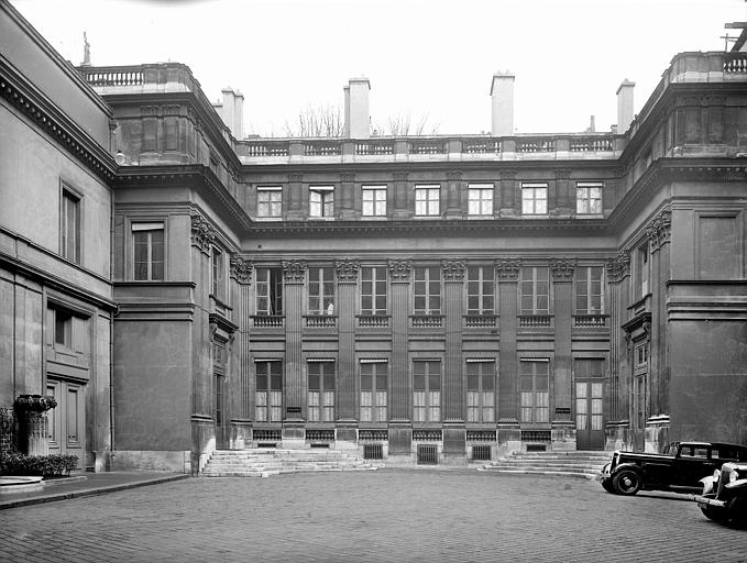 Façade sur la cour d'honneur