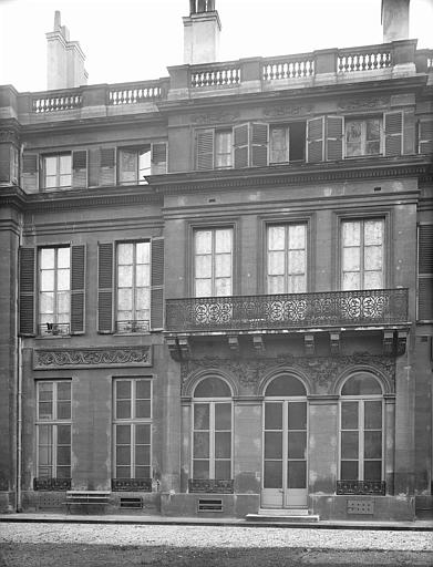 Pavillon central, façade sur jardin