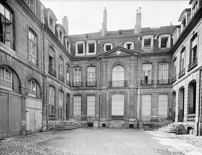 Façade sur cour