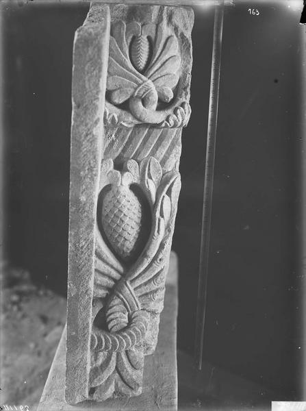 Fouille de Cluny, fragment de sculpture, moulure du narthex  (supposé) (01)