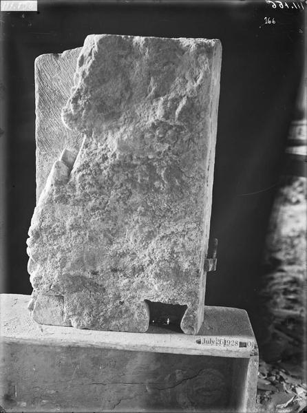 Fouille de Cluny, fragment de sculpture, moulure du narthex  (supposé) (01)