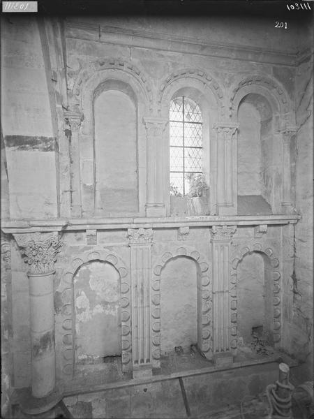 Fouille de Cluny, fenêtres hautes et triforium ouest du grand  transept