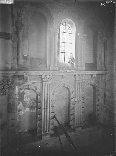 Fouille de Cluny, fenêtres hautes et triforium ouest du grand  transept