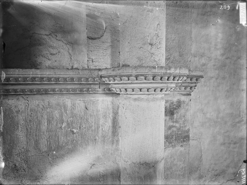 Fouille de Cluny, grand transept, moulures à besants