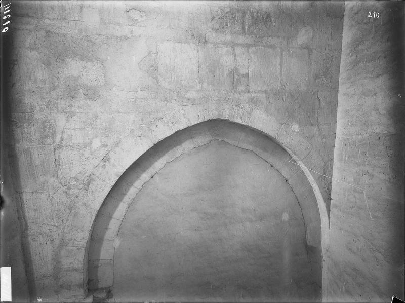 Fouille de Cluny, arc doubleau du collatéral ouest dans le grand  transept