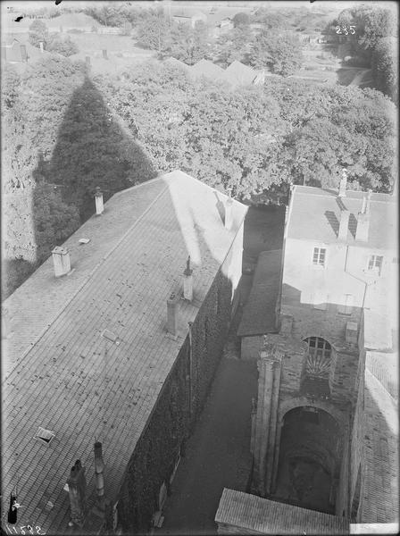 Fouille de Cluny, tour octogone, vue est