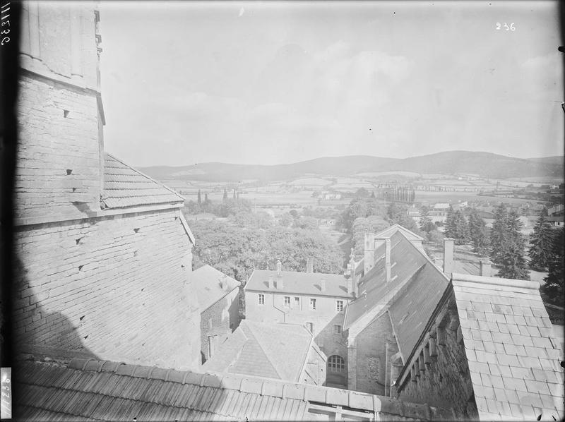 Fouille de Cluny, tour de l'horloge, vue est