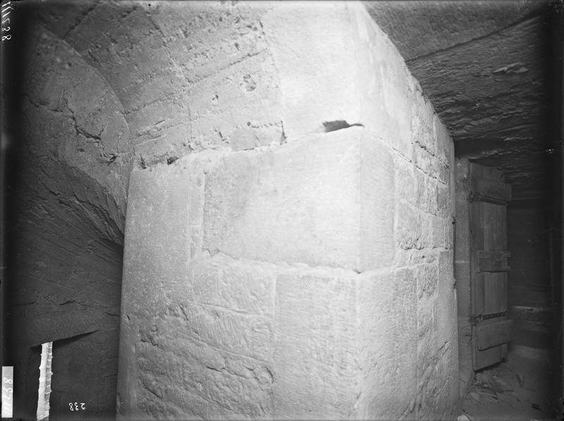 Fouille de Cluny, escalier de la tour de l'horloge