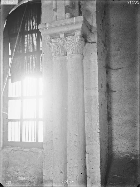 Fouille de Cluny, chapiteaux du grand transept (C104 A B)