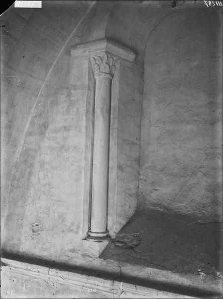 Fouille de Cluny, chapiteaux du grand transept (C113)