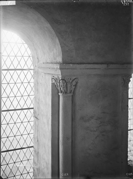 Fouille de Cluny, chapiteaux du grand transept (C122 C123)