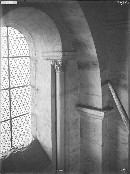 Fouille de Cluny, chapiteaux du grand transept (C124)