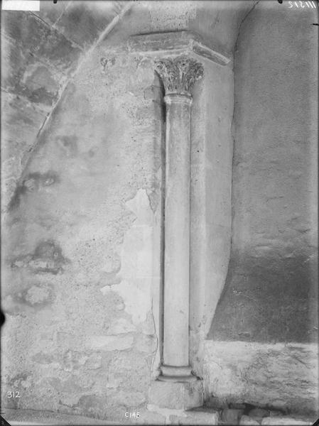 Fouille de Cluny, chapiteaux du grand transept (C145)