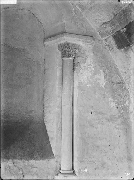 Fouille de Cluny, chapiteaux du grand transept (C148)