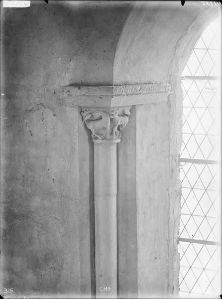 Fouille de Cluny, chapiteaux du grand transept (C149)