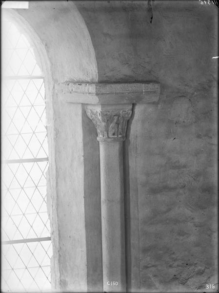 Fouille de Cluny, chapiteaux du grand transept (C150)