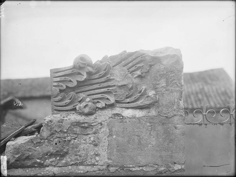 Fouille de Cluny, ferme Sainte-Odile, chapiteaux