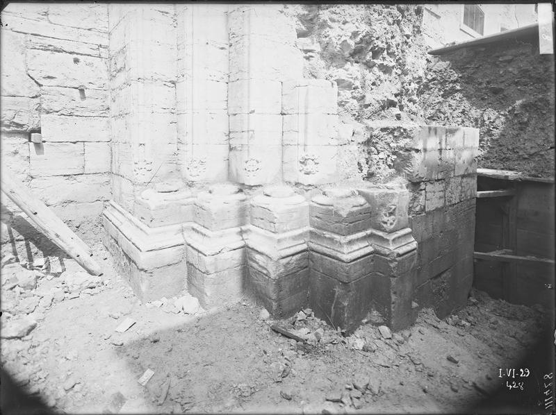 Fouille de Cluny, jambage du portail du narthex