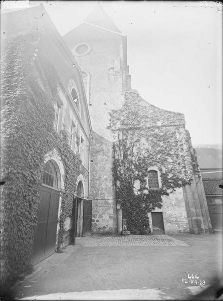 Fouille de Cluny, transept de l'église et écurie vus vers le sud