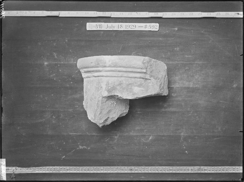 Fouille VII, fragment de sculpture