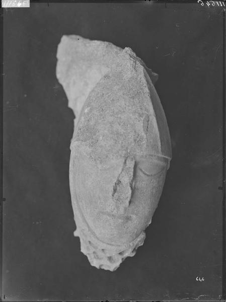 Fouille de Cluny, fragment de sculpture, soldat sur un linteau  (1035)