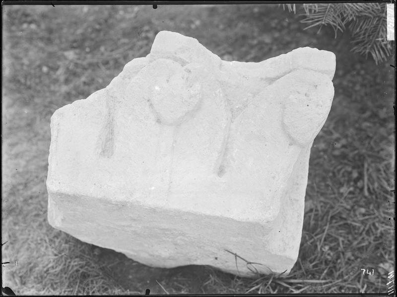 Fouille de Cluny, chapiteau (759)