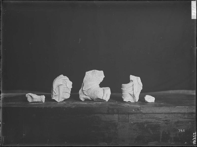 Fouille de Cluny, fragment de sculpture, au quart de leur dimension