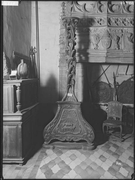 Fouille de Cluny, chandelier pascal de la grande église