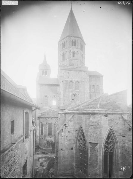 Fouille de Cluny, chapelle des Bourbons (Musée), cour et transept