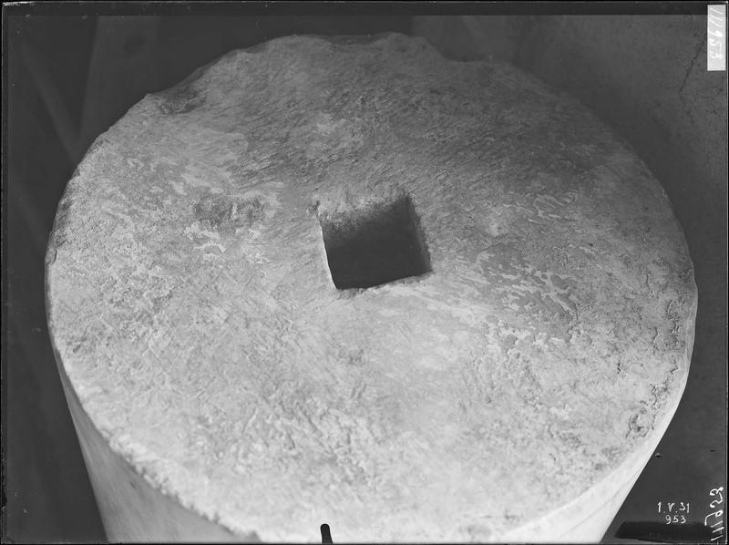 Fouille de Cluny, fragment de sculpture, fût (1A)