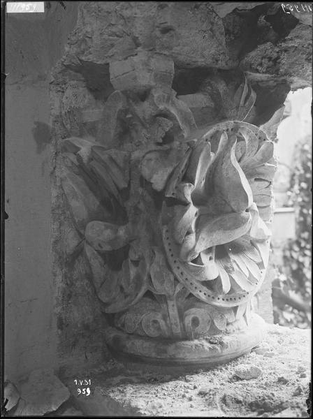 Fouille de Cluny, chapiteau du grand transept côté est (C174)