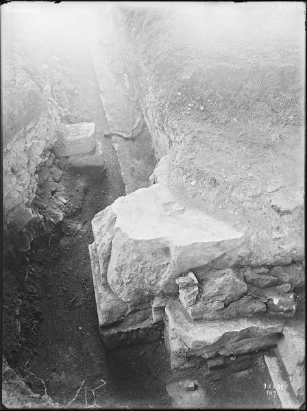 Fouille XXVIII, angle intérieur avant le grand transept