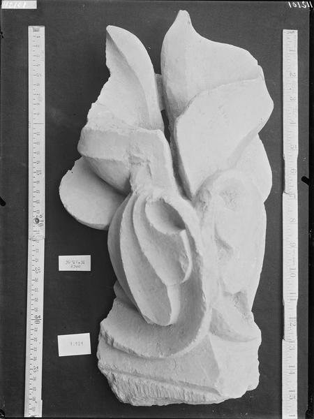 Fouille de Cluny, fragment de sculpture, chapiteau (2302 6)