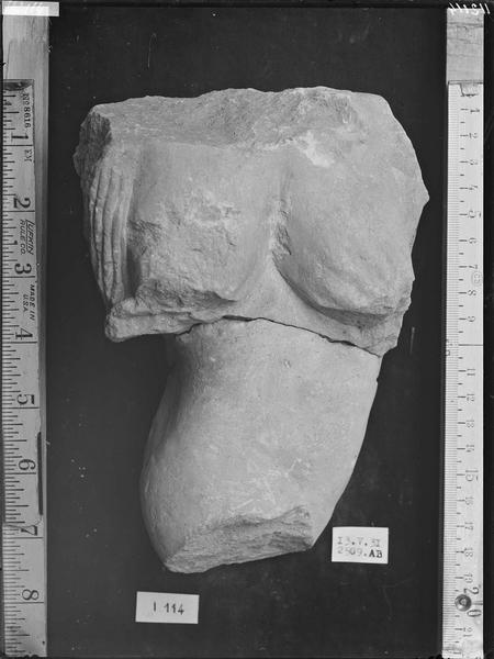 Fouille de Cluny, fragment de sculpture, luxure (2509 A B)