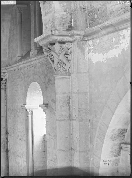 Fouille de Cluny, chapiteaux du grand transept sud (C117 C118 C120)