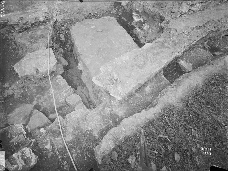 Fouille de Cluny, mur du lavoir de la chapelle  Notre-Dame-de-l'Infirmerie