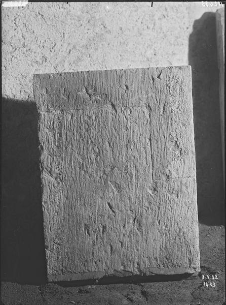 Fouille de Cluny, fragment de sculpture, tailloir (3826)