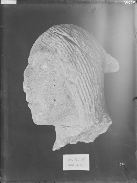 Fouille de Cluny, fragment de sculpture, linteau du grand portail,  tête (4811 A B)