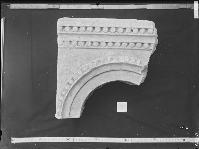 Fouille de Cluny, fragment de sculpture, arcature du tombeau  (supposé) (3705)