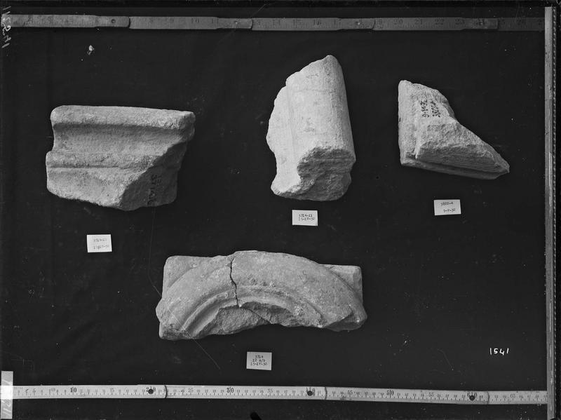 Fouille de Cluny, fragment de sculpture, moulure de base gothique,  nervures (3714 12 A B 3714 11 3822 4 3714 10)