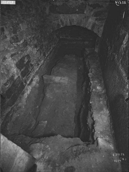 Fouille LV, Cluny II, abside latérale nord, mur dans le grand  escalier (16)