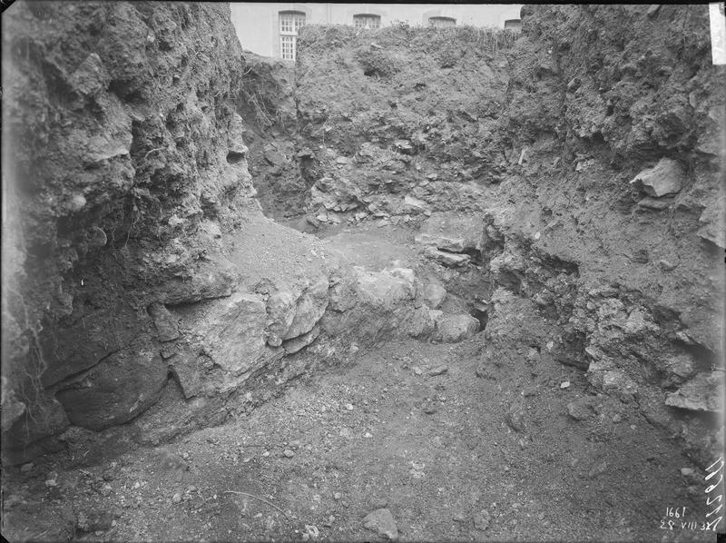 Fouille LIV, mur de la vieille infirmerie (supposé)