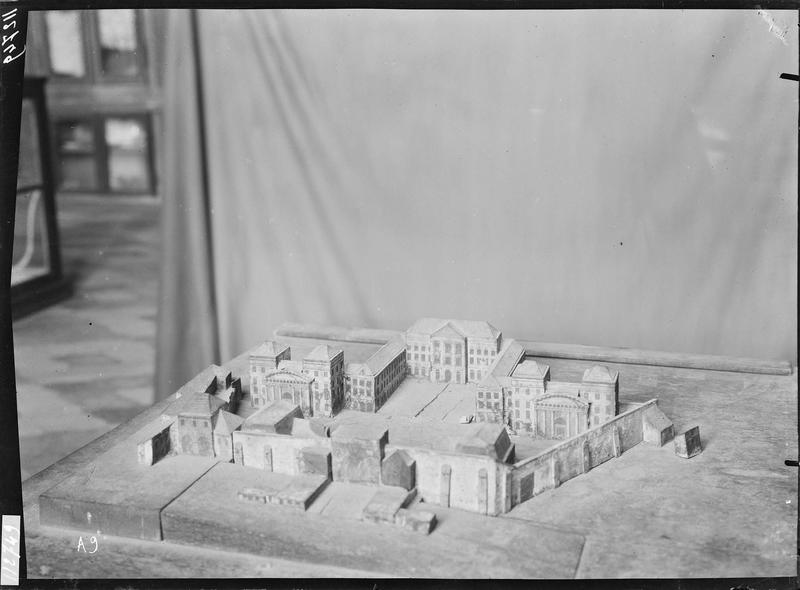 Fouille de Cluny, maquette des travaux envisagés pour le bâtiment de l'abbaye