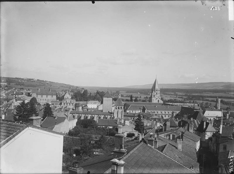 Fouille de Cluny, vue du sud sur la ville