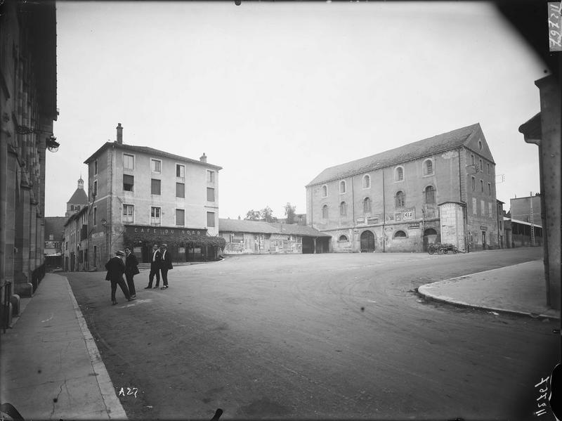 Fouille de Cluny, vue du marché vers le café du nord