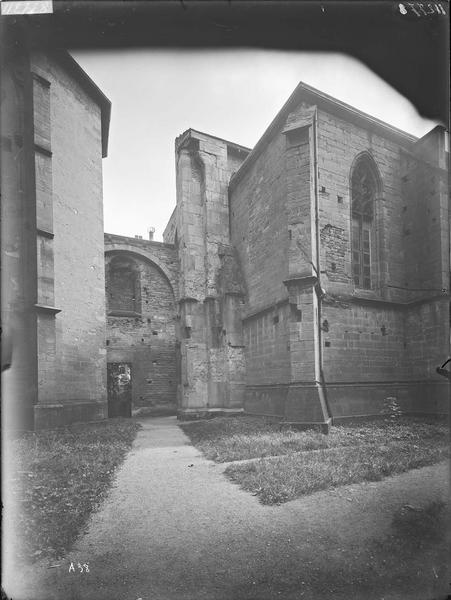 Fouille de Cluny, chapelle des Bourbons (Musée), extérieur vu du  sud-ouest