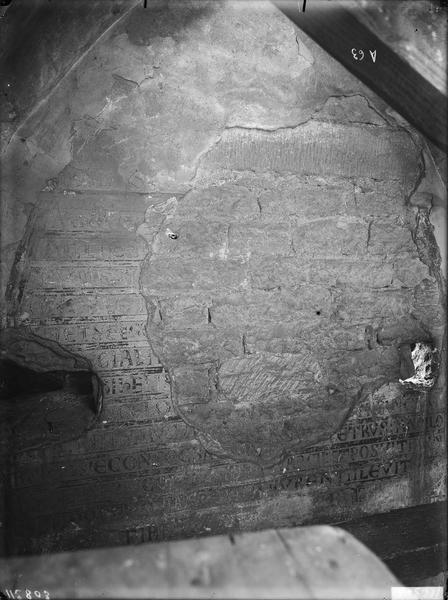 Fouille de Cluny, chapelle Saint-Gabriel avant restauration,  inscription