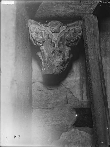 Fouille de Cluny, chapelle Saint-Gabriel avant restauration,  chapiteau