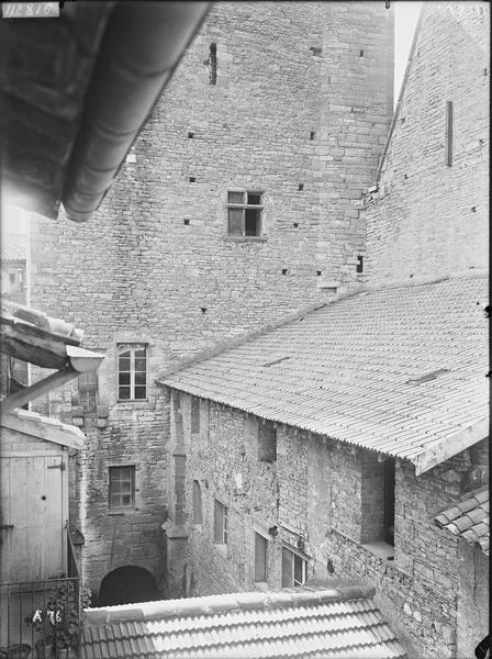 Fouille de Cluny, farinier, tour du Moulin vue du sud-est