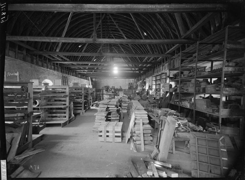 Fouille de Cluny, farinier, salle supérieure (dépôt de maquettes) restaurée depuis